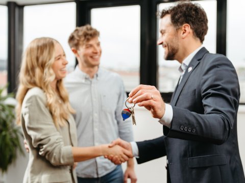 REMAX Customer+Agent-93